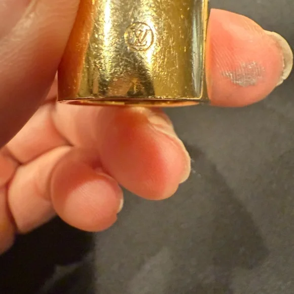 Louis Vuitton Essential V Ring Size 7/M - Picture 6 of 16